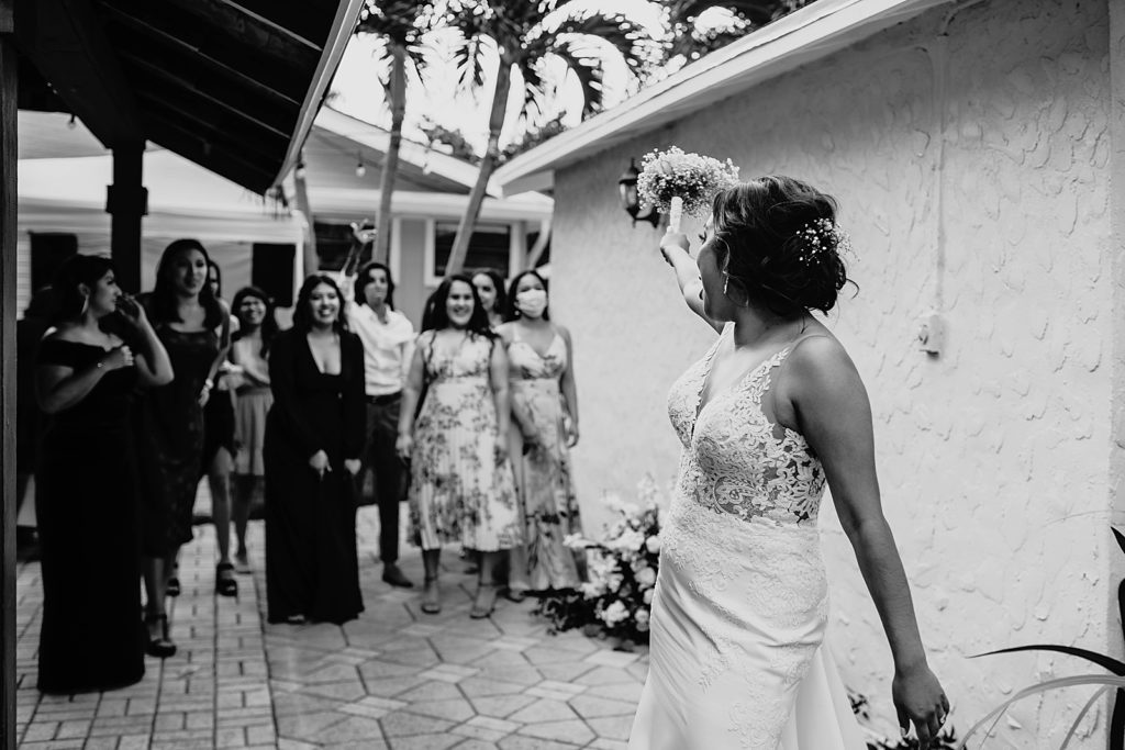 B&W bouquet toss